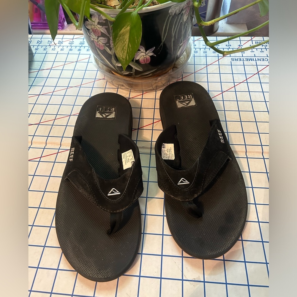 Men’s Reef fanning size 10